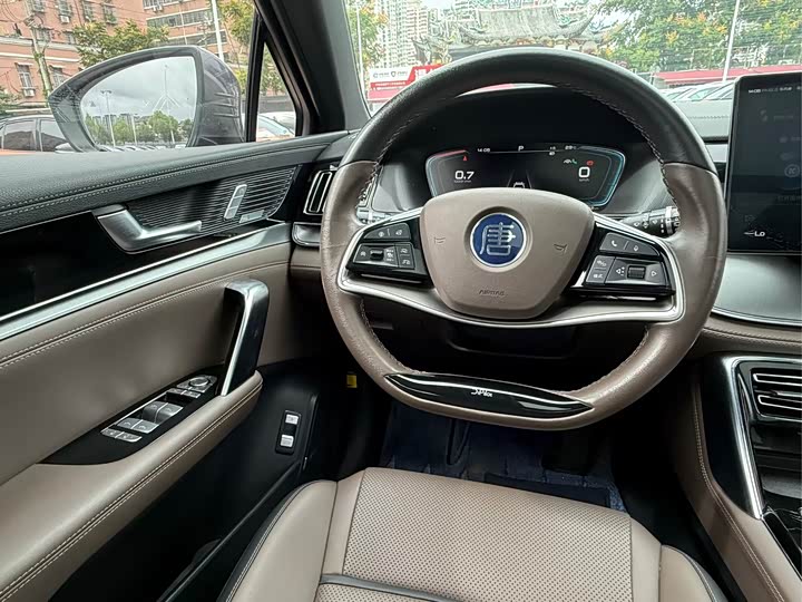 Фото 9 - BYD Tang