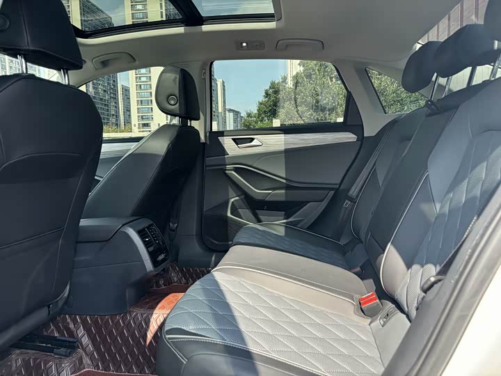 Фото 9 - Volkswagen Sagitar L