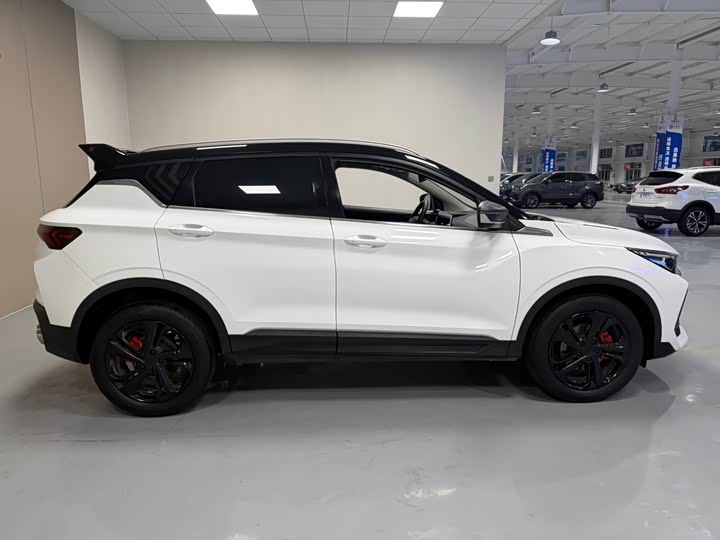 Фото 8 - Geely Coolray