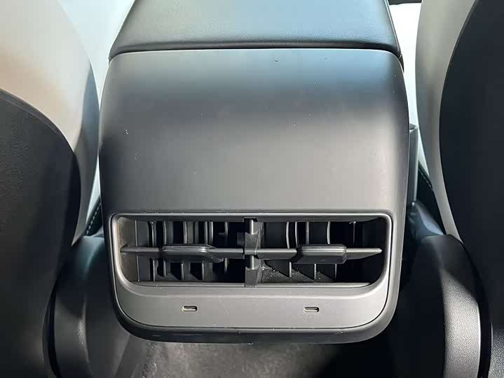 Фото 8 - Tesla Model Y