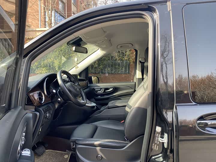 Фото 6 - Mercedes-Benz V-Class