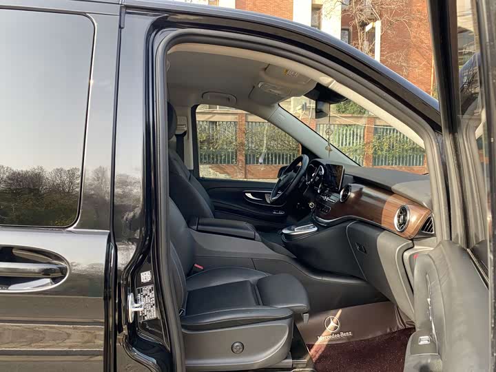 Фото 7 - Mercedes-Benz V-Class