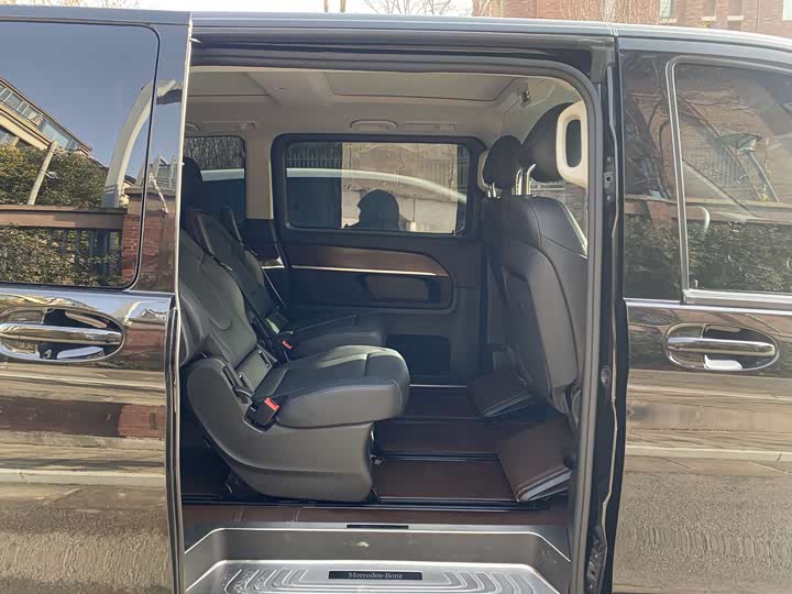 Фото 8 - Mercedes-Benz V-Class