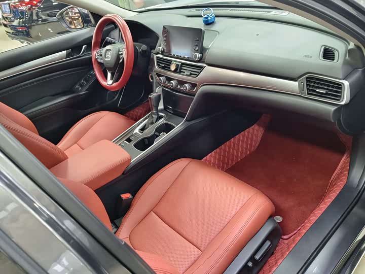 Фото 4 - Honda Accord