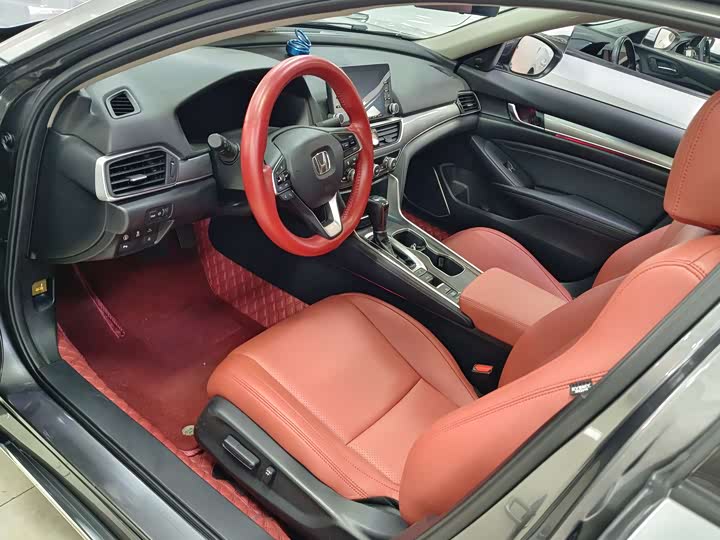 Фото 6 - Honda Accord