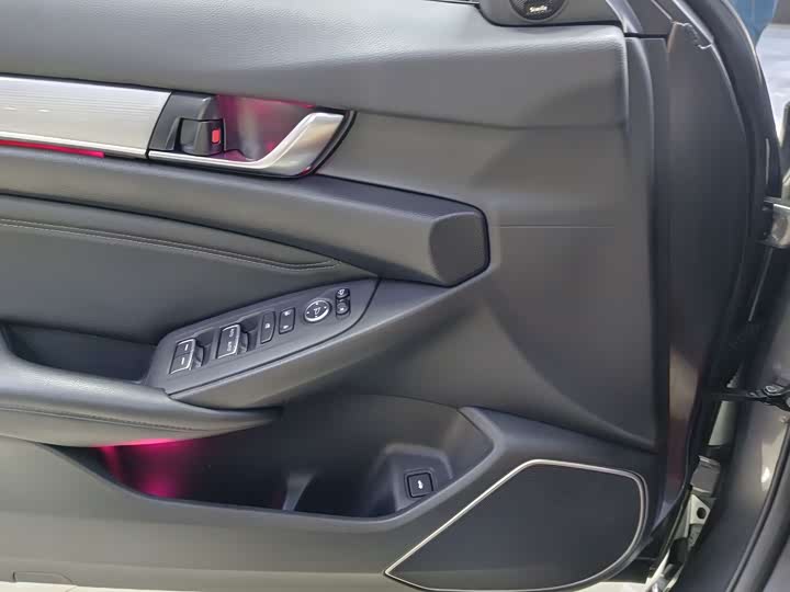 Фото 7 - Honda Accord