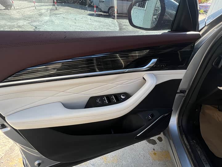 Фото 8 - Geely Monjaro