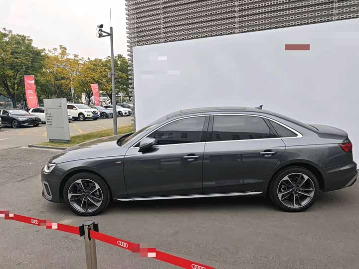 Фото 2 - Audi A4L