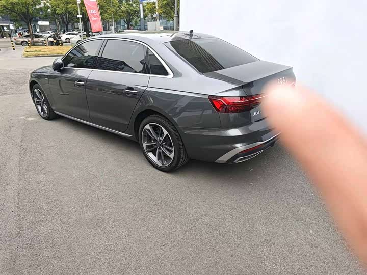 Фото 4 - Audi A4L