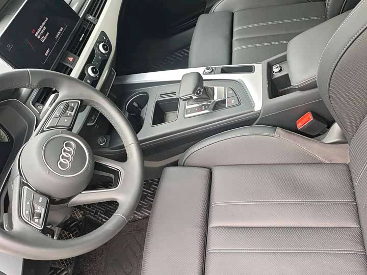 Фото 5 - Audi A4L