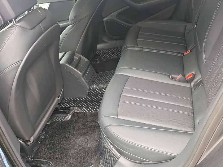 Фото 6 - Audi A4L