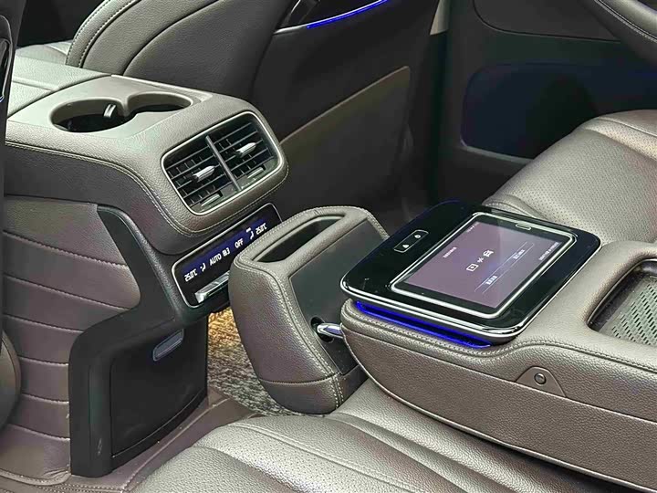 Фото 8 - Mercedes-Benz GLS-Class