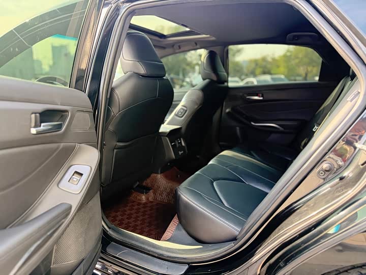 Фото 6 - Toyota Avalon