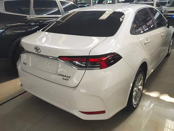 Фото 3 - Toyota Corolla