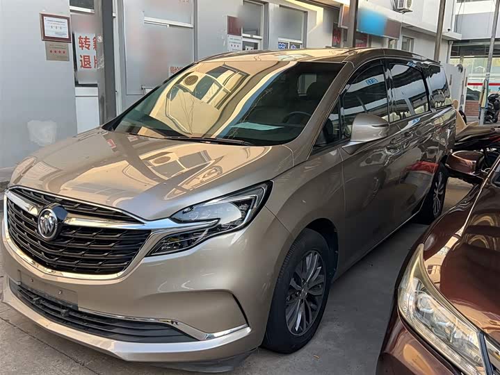 Фото 2 - Buick GL8 ES