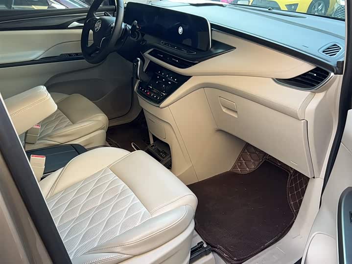 Фото 4 - Buick GL8 ES