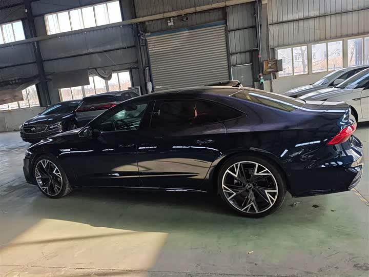 Фото 5 - Audi A7L