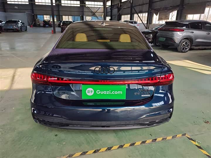 Фото 6 - Audi A7L