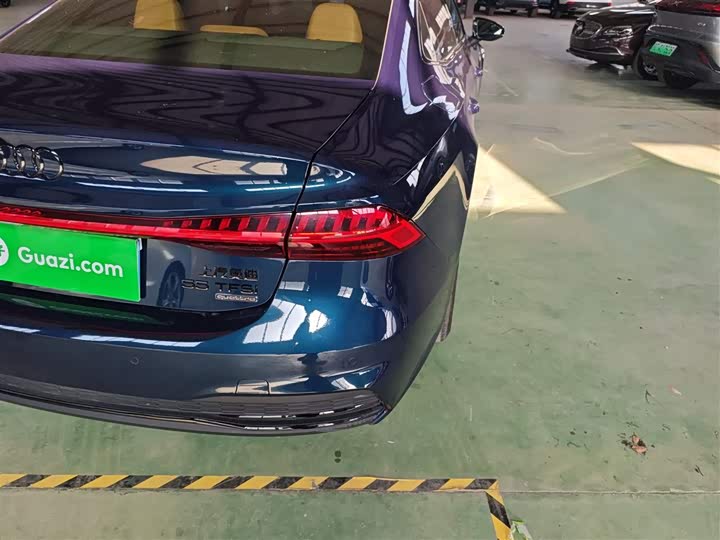 Фото 8 - Audi A7L