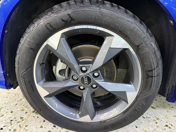 Фото 4 - Audi Q3