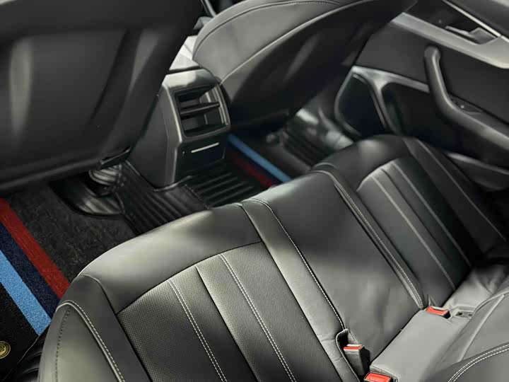 Фото 6 - Audi A4L