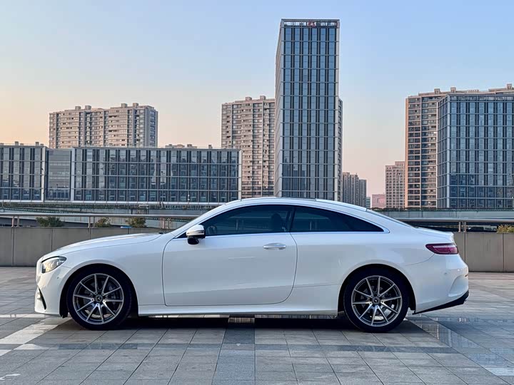 Photo 4 - Mercedes-Benz E-Class