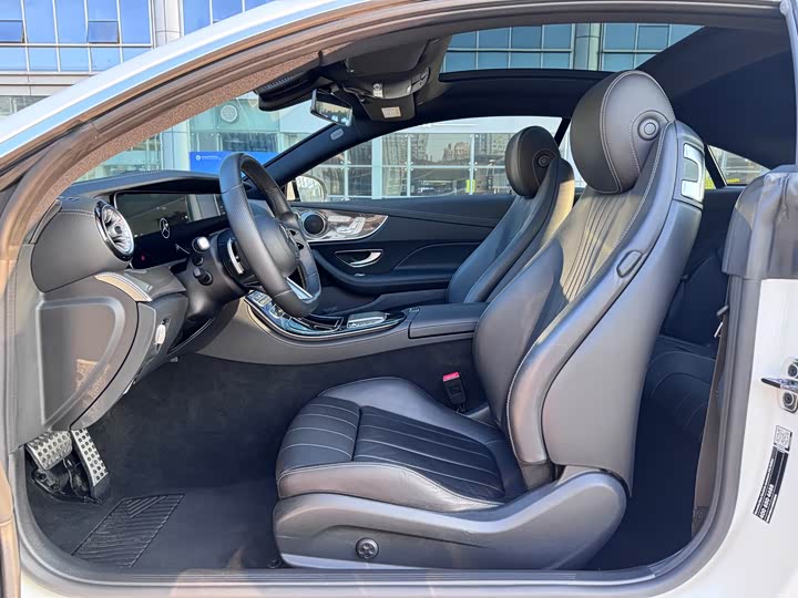 Photo 5 - Mercedes-Benz E-Class