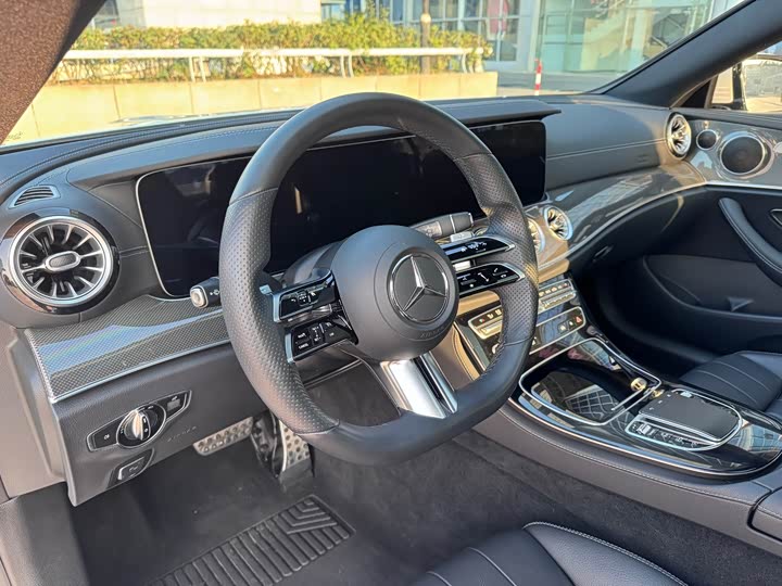 Photo 9 - Mercedes-Benz E-Class