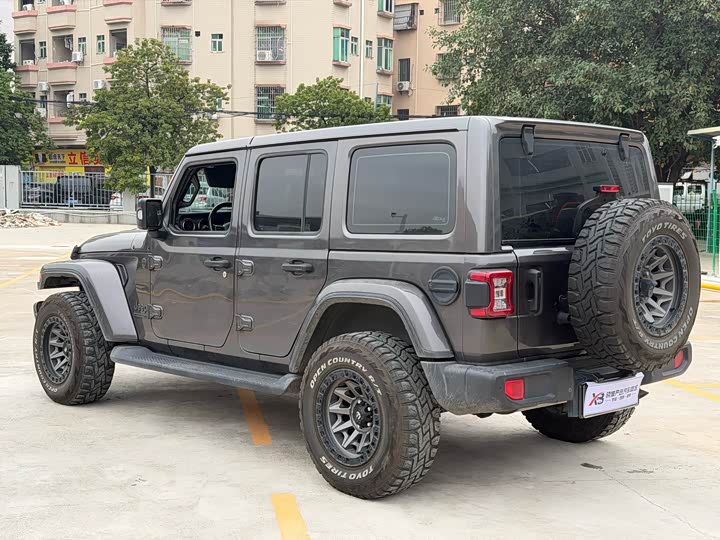 Фото 4 - Jeep Wrangler