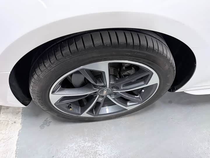 Фото 4 - Audi A4L