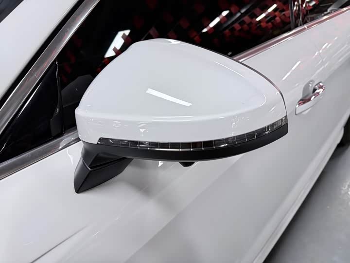 Фото 5 - Audi A4L