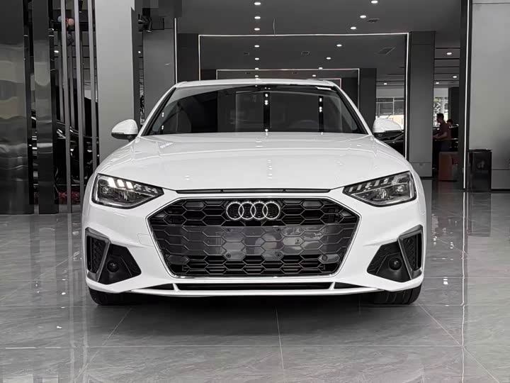 Фото 2 - Audi A4L