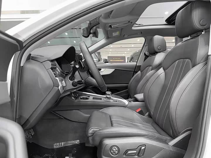 Фото 4 - Audi A4L