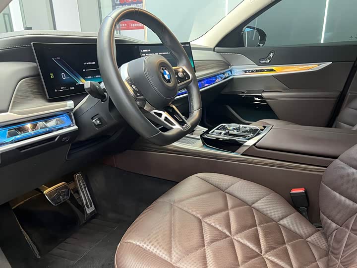 Фото 4 - BMW 7 Series