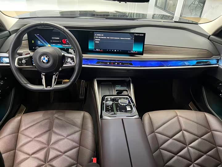 Фото 5 - BMW 7 Series