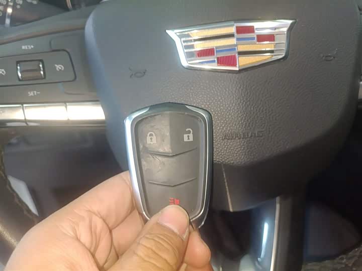 Фото 9 - Cadillac XT4