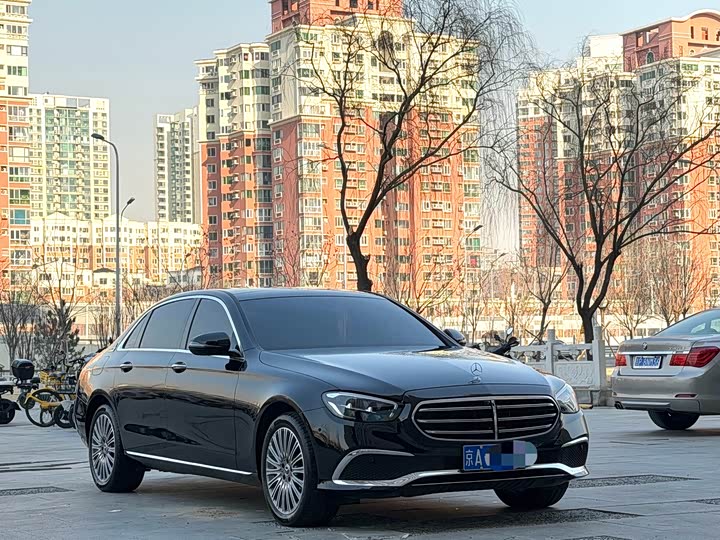 Фото 3 - Mercedes-Benz E-Class