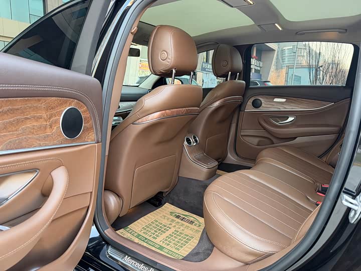 Фото 7 - Mercedes-Benz E-Class