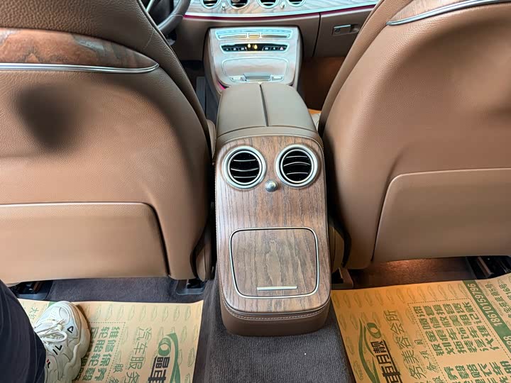 Фото 8 - Mercedes-Benz E-Class