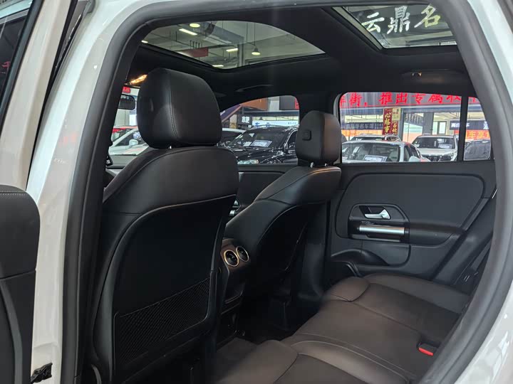 Фото 8 - Mercedes-Benz GLA-Class