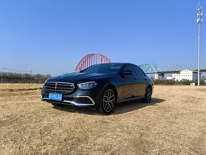 Фото 1 - Mercedes-Benz E-Class