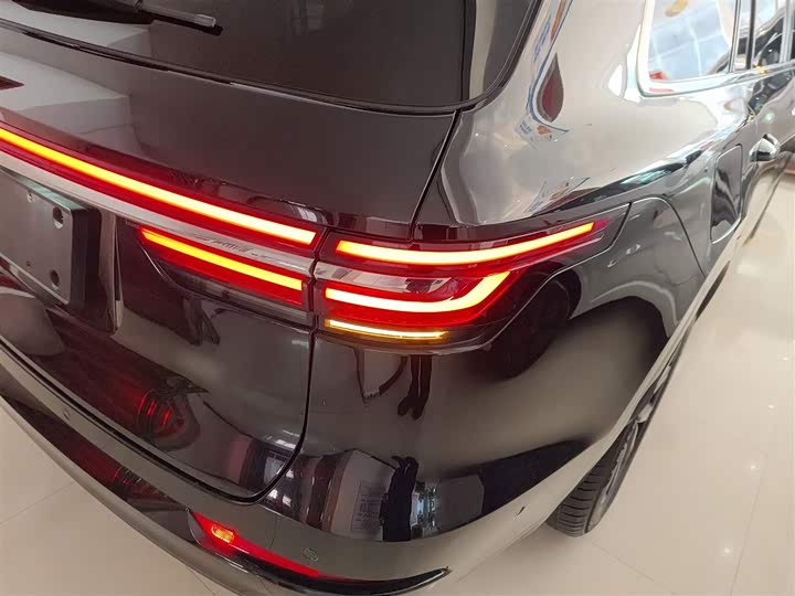 Фото 8 - LiXiang One