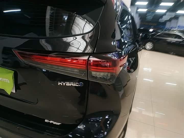 Фото 8 - Toyota Crown Kluger