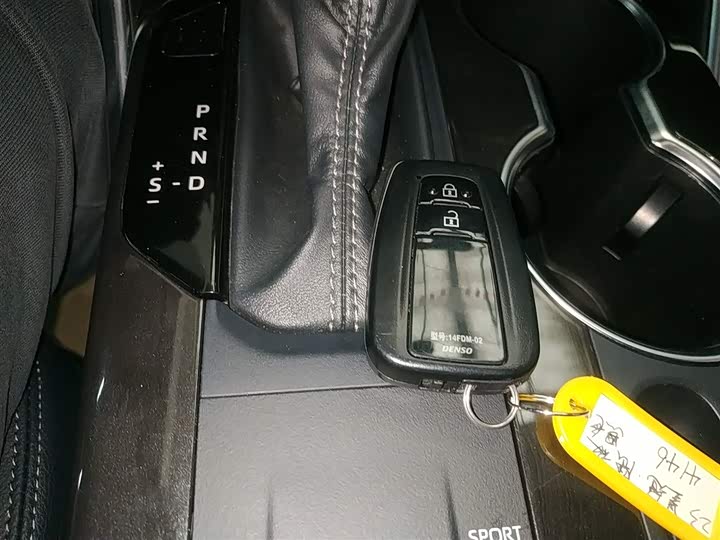 Фото 9 - Toyota Crown Kluger