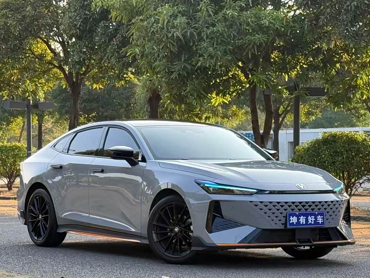 Фото 3 - Changan UNI-V