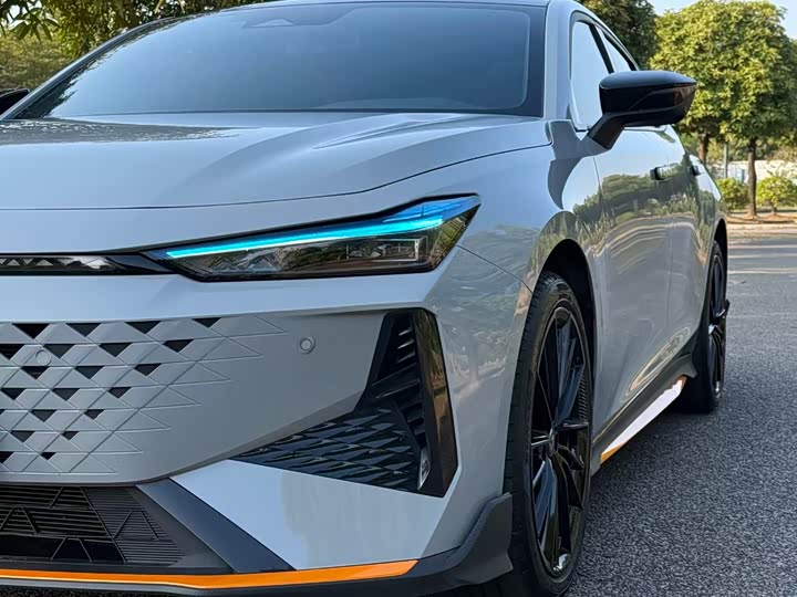 Фото 8 - Changan UNI-V