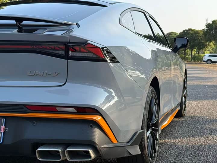 Фото 9 - Changan UNI-V