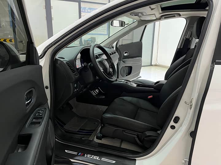 Фото 8 - Honda Vezel