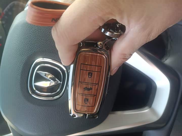 Фото 9 - Changan CS75