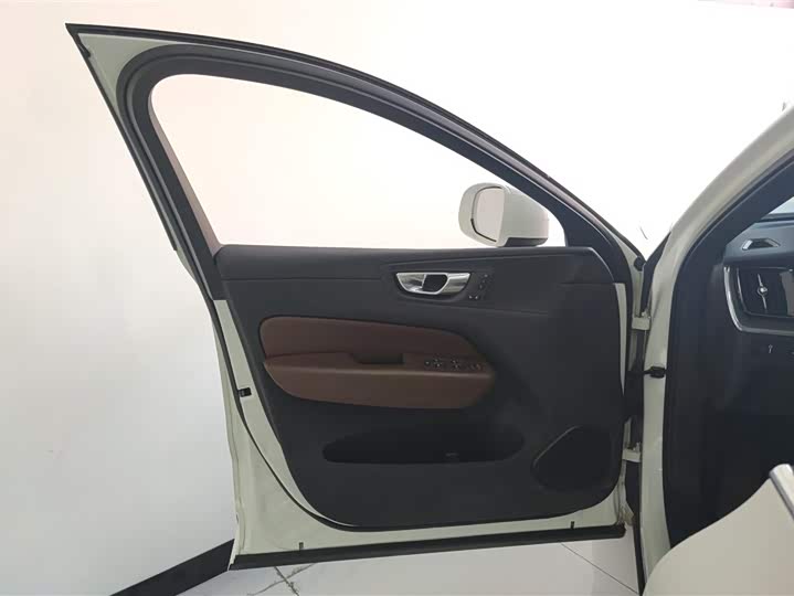 Фото 7 - Volvo XC60